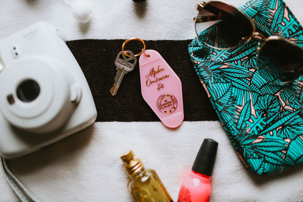 Alpha Omicron Pi Motel Keychain - Ivy Society